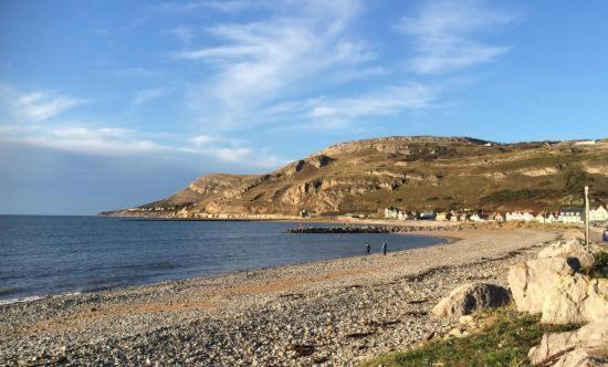 Bodlondeb Castle Bed & Breakfast { Central Llandudno} מראה חיצוני תמונה