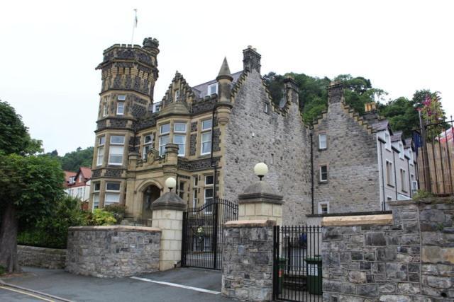 Bodlondeb Castle Bed & Breakfast { Central Llandudno} מראה חיצוני תמונה