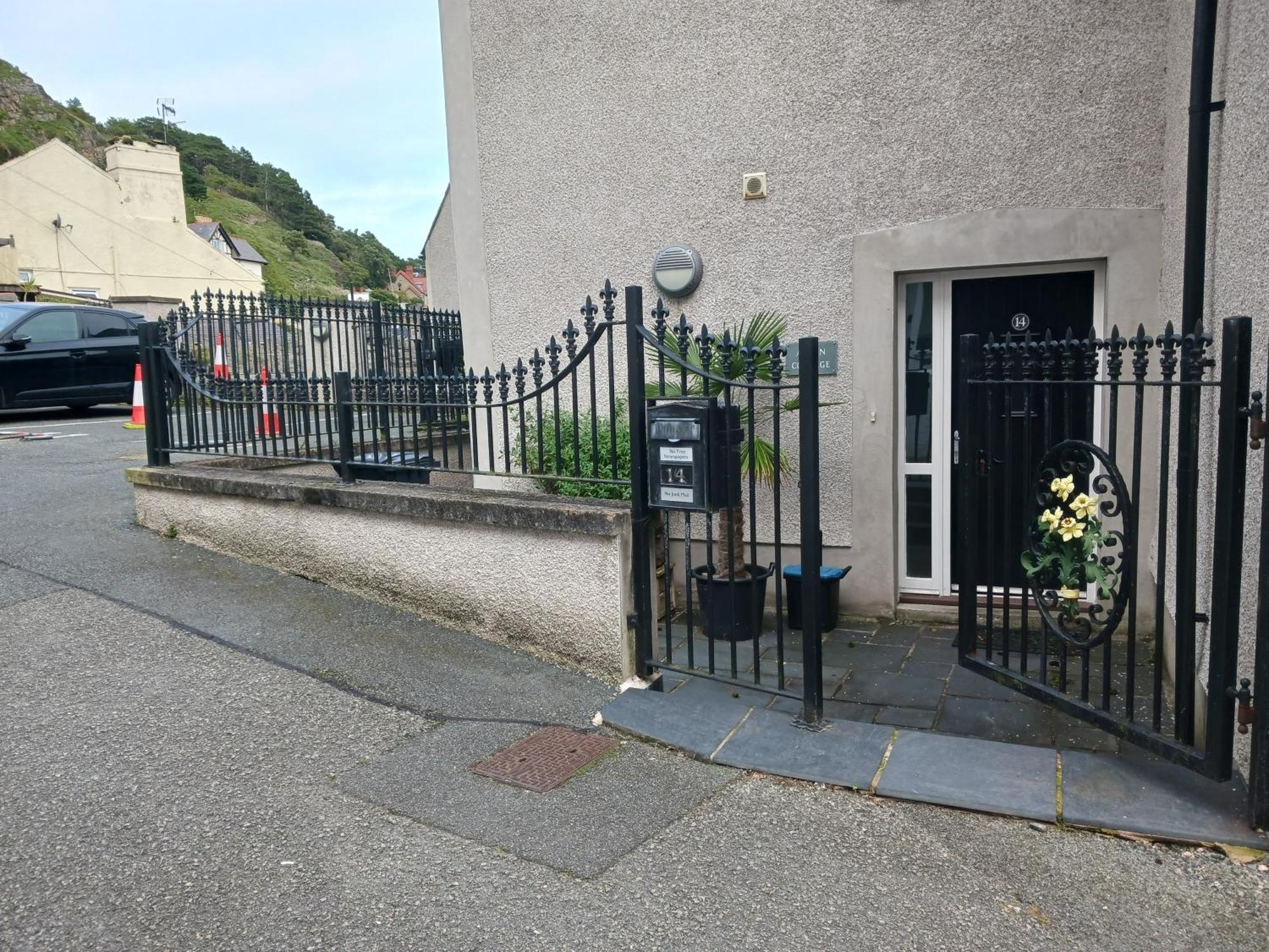 Bodlondeb Castle Bed & Breakfast { Central Llandudno} מראה חיצוני תמונה