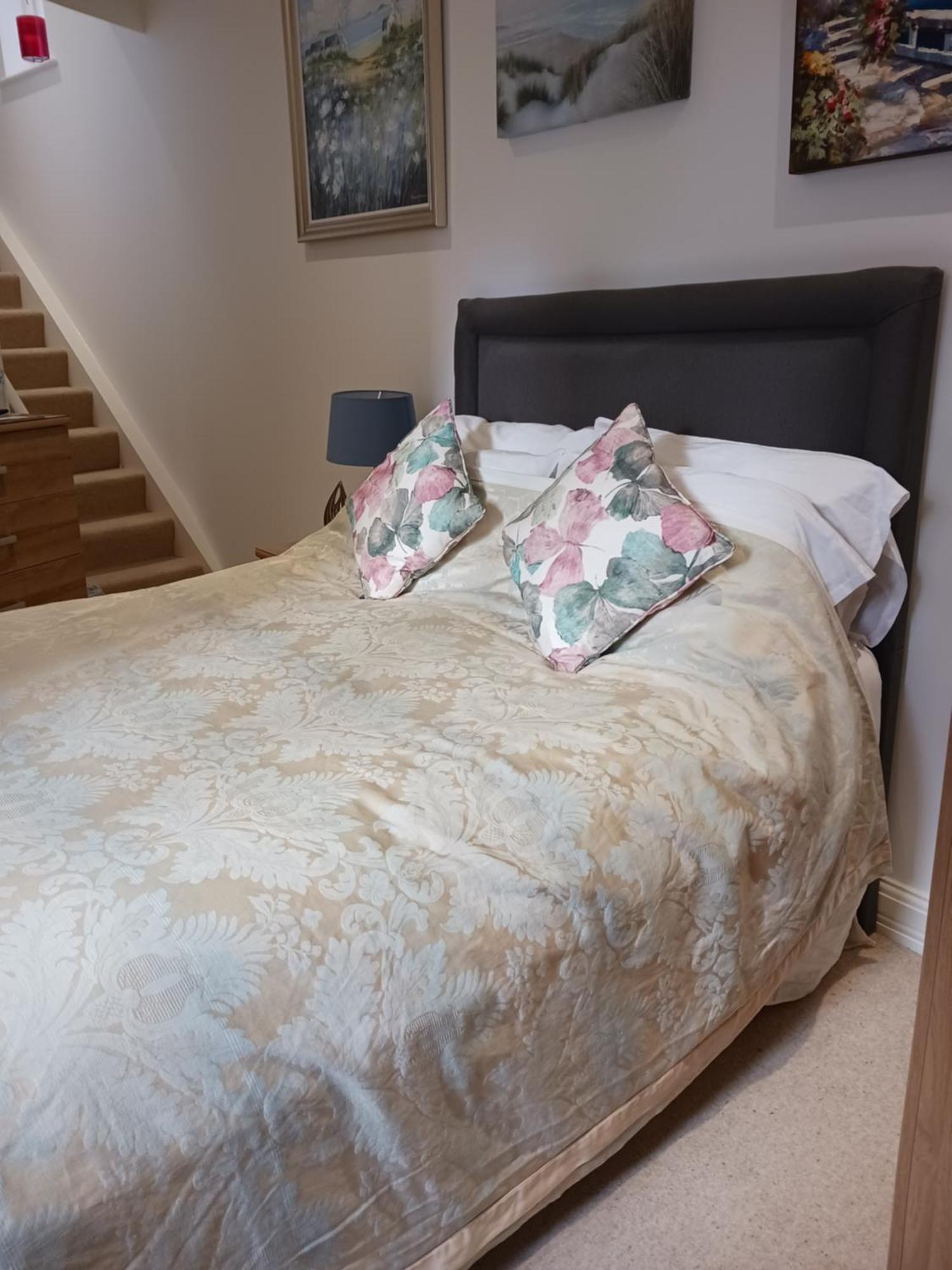 Bodlondeb Castle Bed & Breakfast { Central Llandudno} מראה חיצוני תמונה